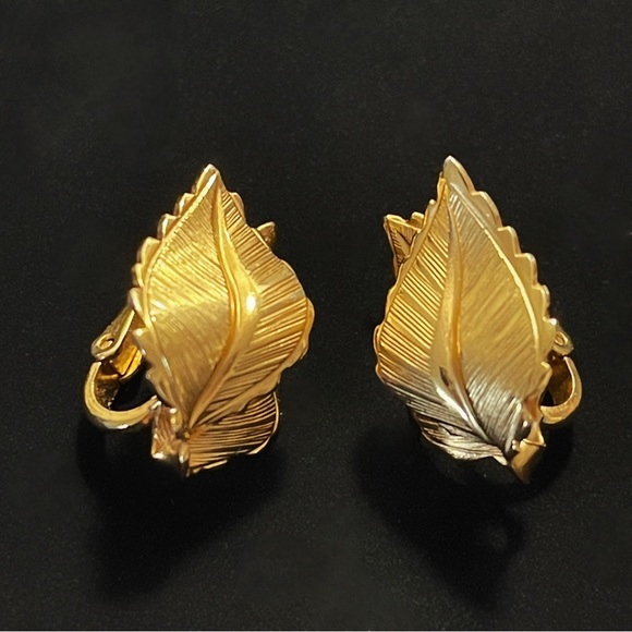 ✨Elegant Vintage Giovanni Signed Figural Leaves Clip-on Earrings - Picture 3 of 5